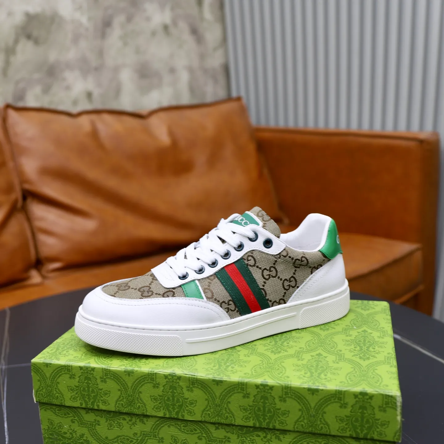 Ex-factory price: 420💰🙅‍♂️🙅‍♂️🙅‍♂️ Brand: GUCCI Standard code: 38-44 (45 customized) Grade: Same as the official website Material: Original leather splicing Comfortable and breathable sheepskin lining Original wear-resistant outsole Style category: Men's fashionable casual shoes Running sneakers Distinguished luxury brand elements Top luxury Color: actual picture color